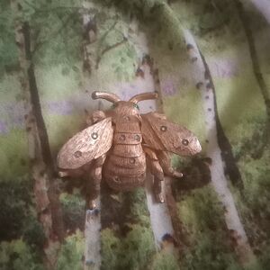 Vintage bee pin with articulated wings